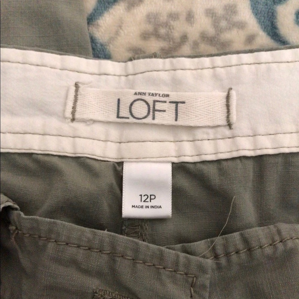 Capris - Picture 3 of 4